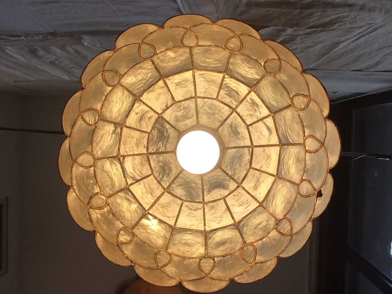 Vintage mother-of-pearl suspension