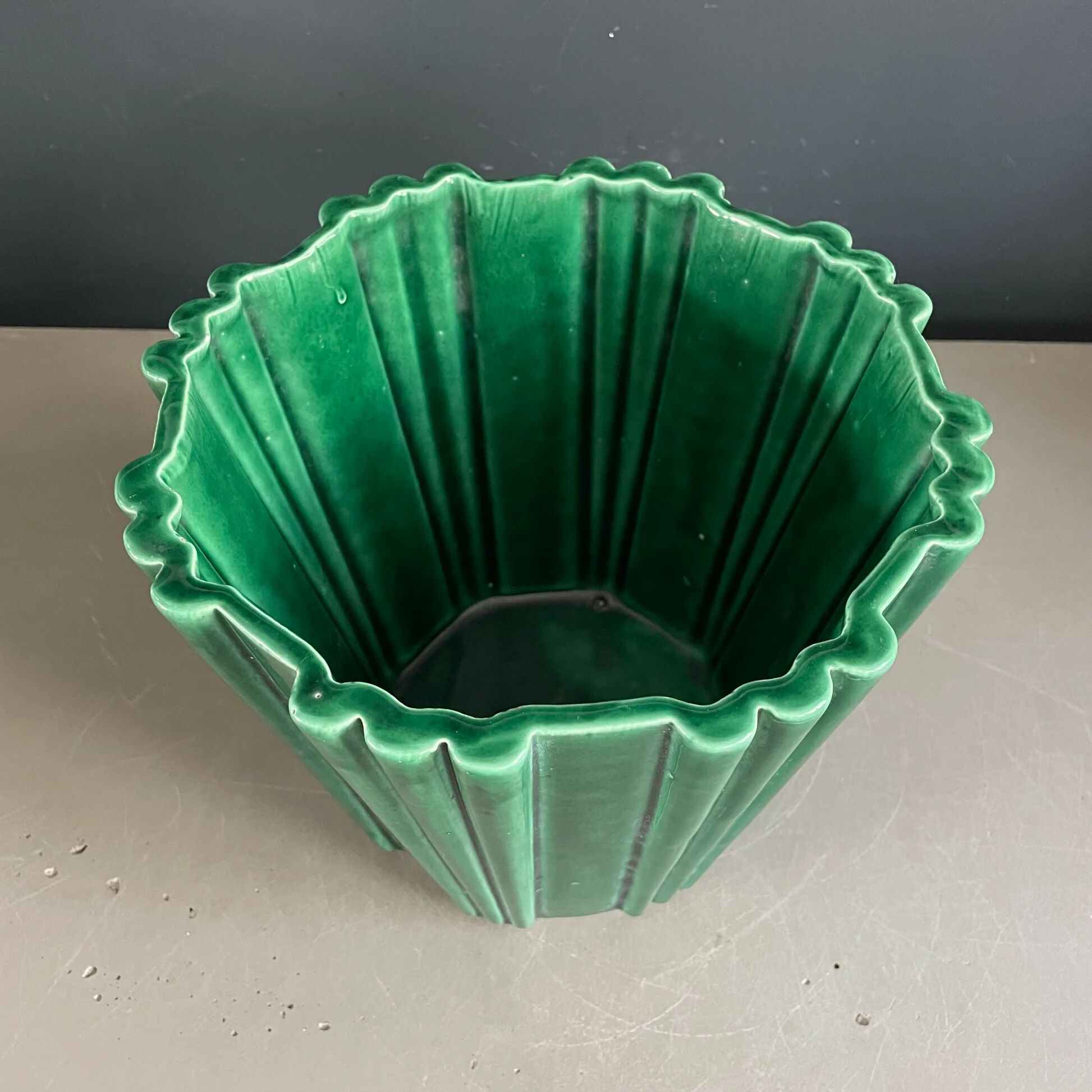 Cache-pot P.L. France Poët Laval in green ceramic