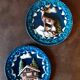 Lot de 2 assiettes  décoratives  style barbotine