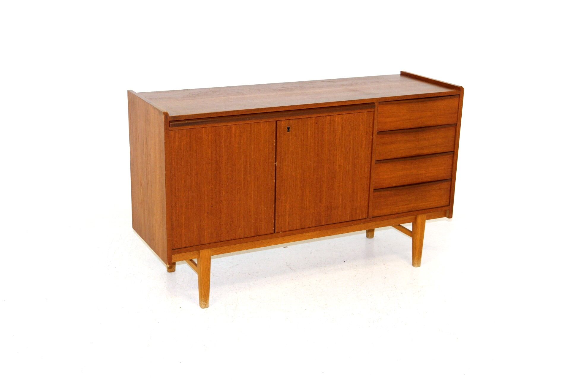 Scandinavian chest of drawers, Sweden, 1960