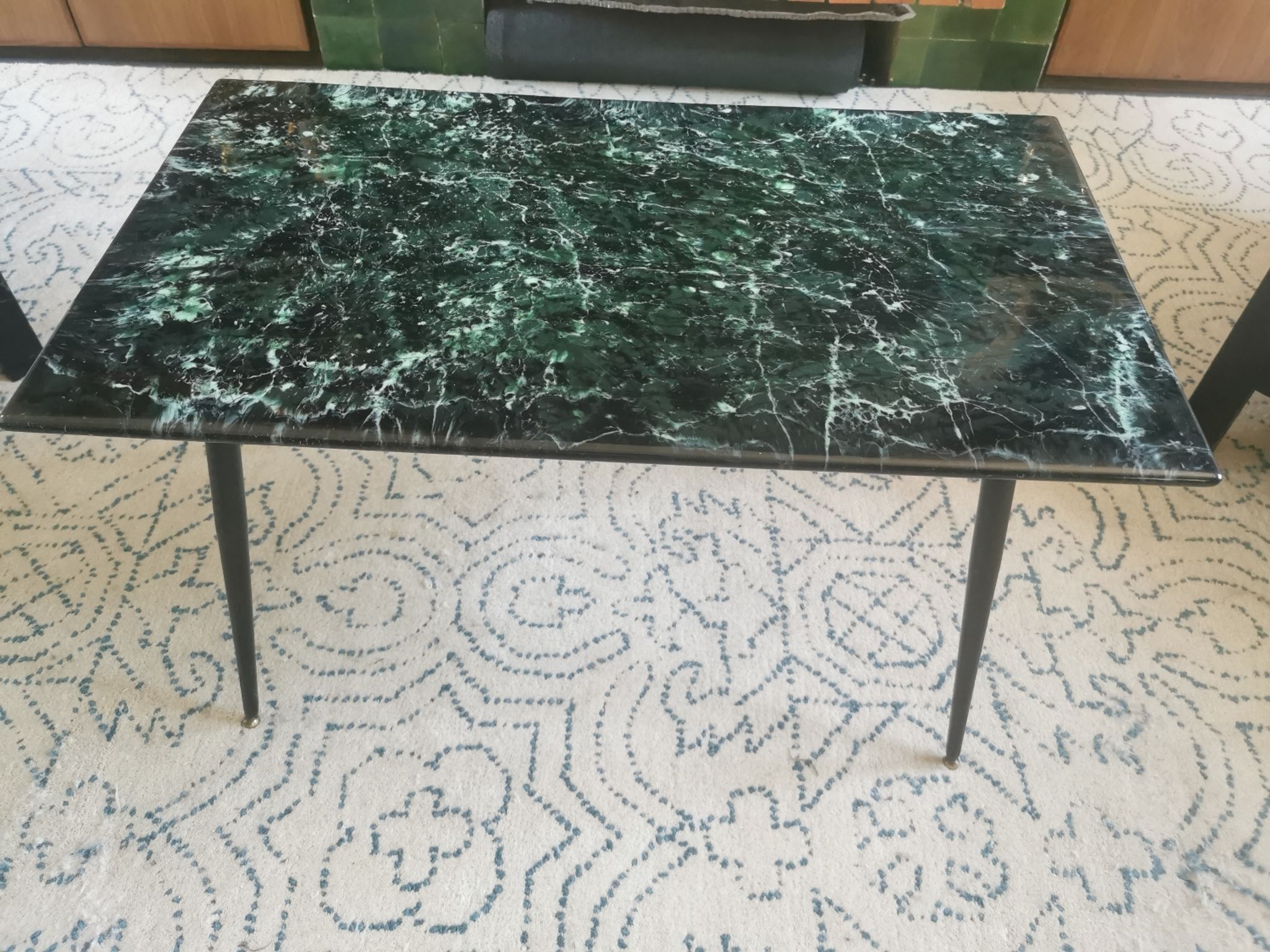 Vintage resin coffee table with a marble effect.