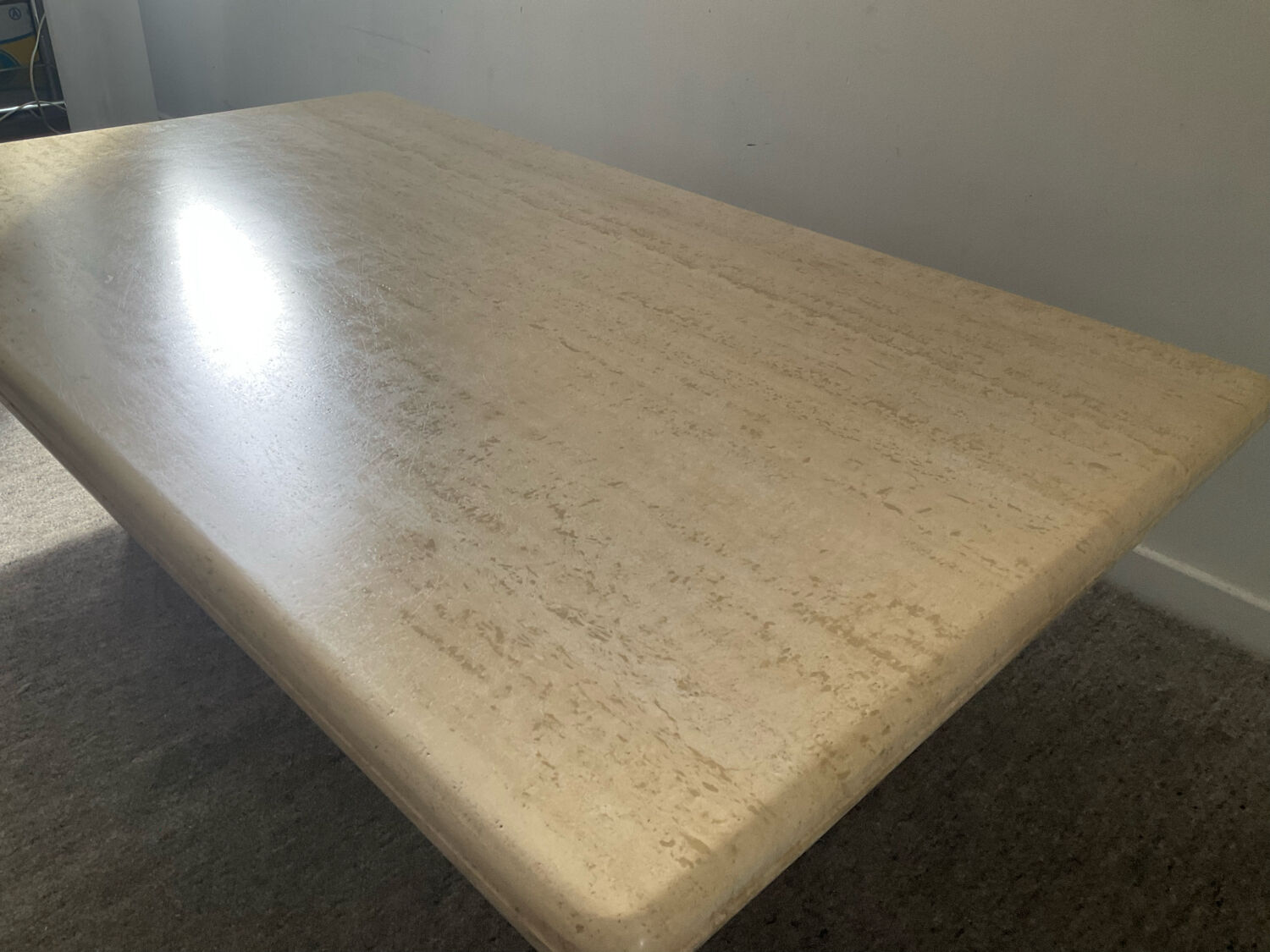Table basse en travertin des années 70