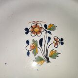Assiette ancienne en faïence du Nord XVIIIème siècle à décor floral