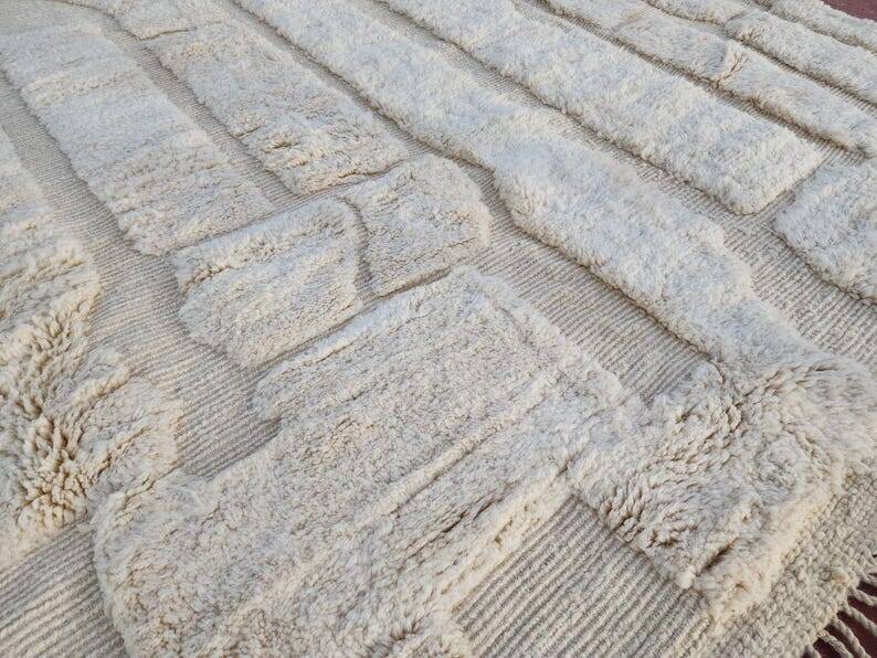 Moroccan Berber rug in ecru 300x200 cm, handmade rug with geometric design.