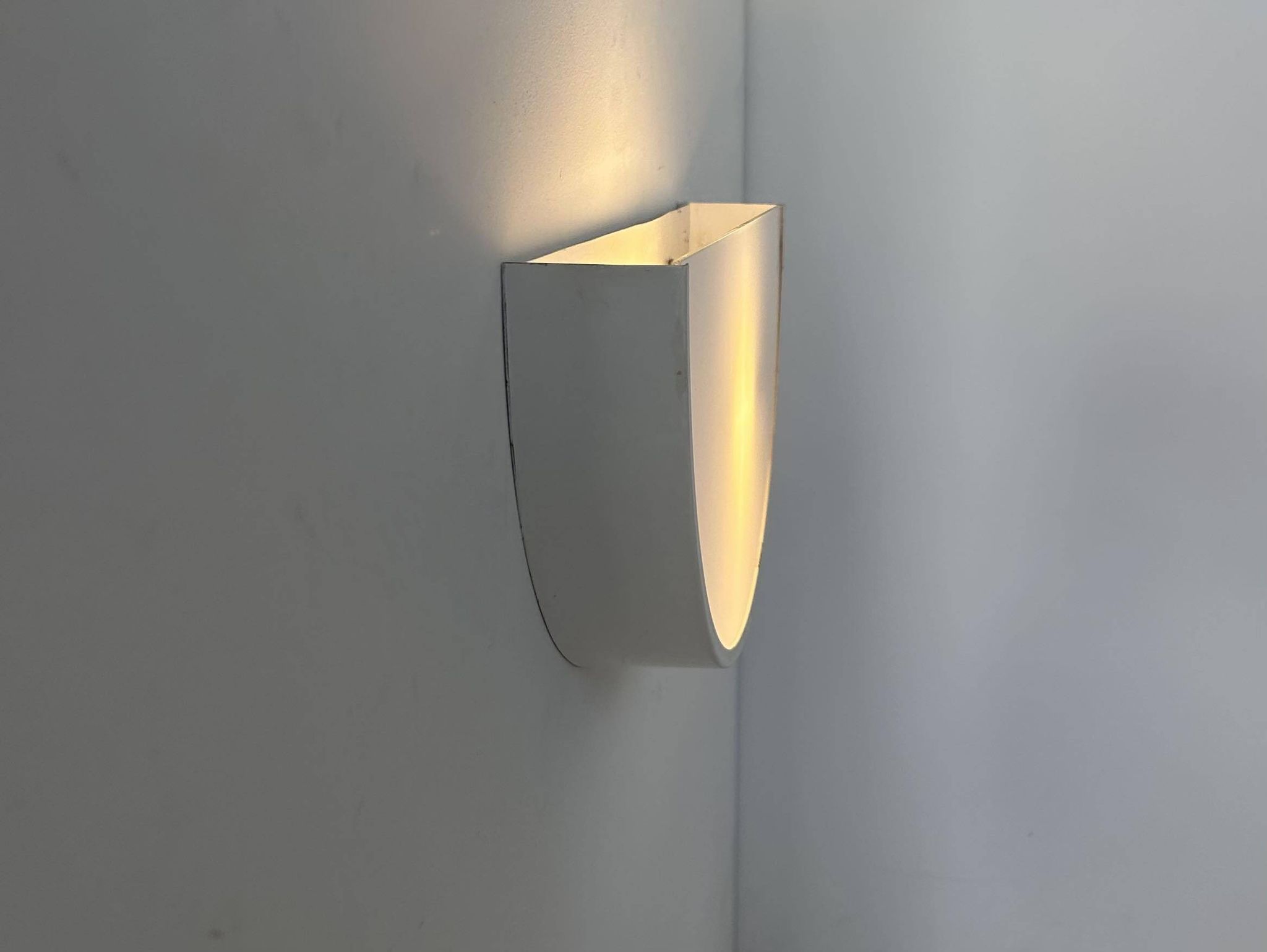 Vintage half-circle wall lamp, white lacquered metal and opaline glass, France 1970