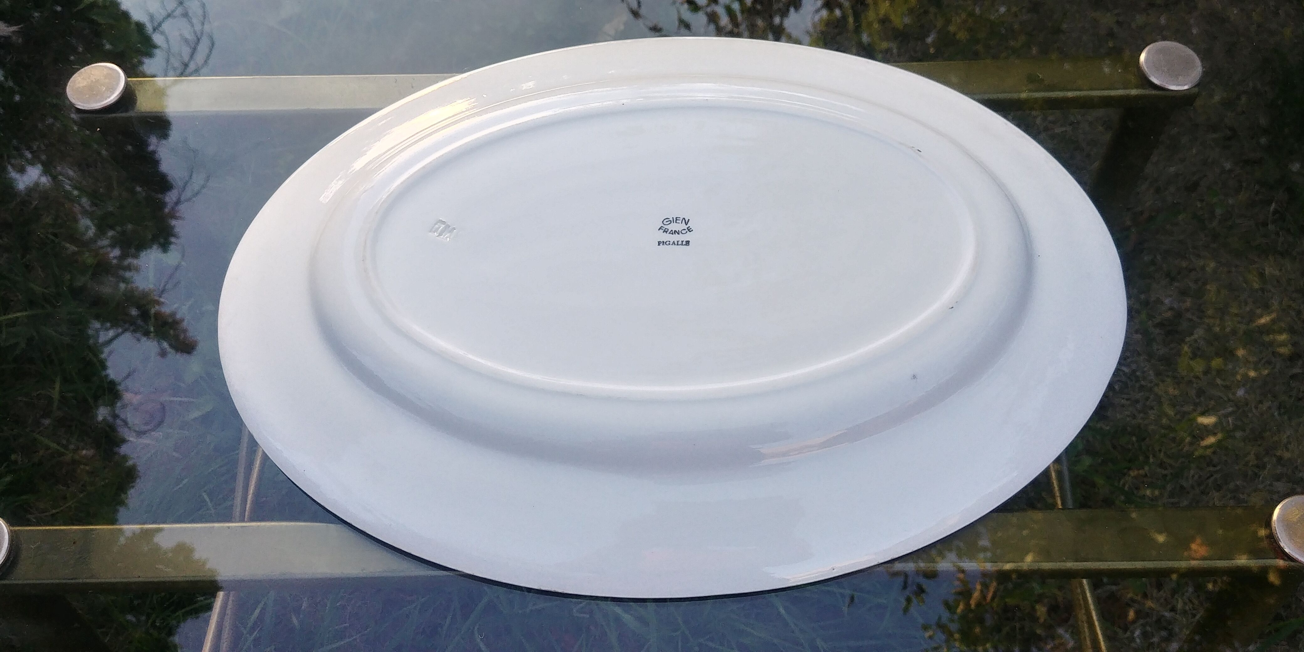 Oval serving dish of the faience factory of Gien model Old Pigalle