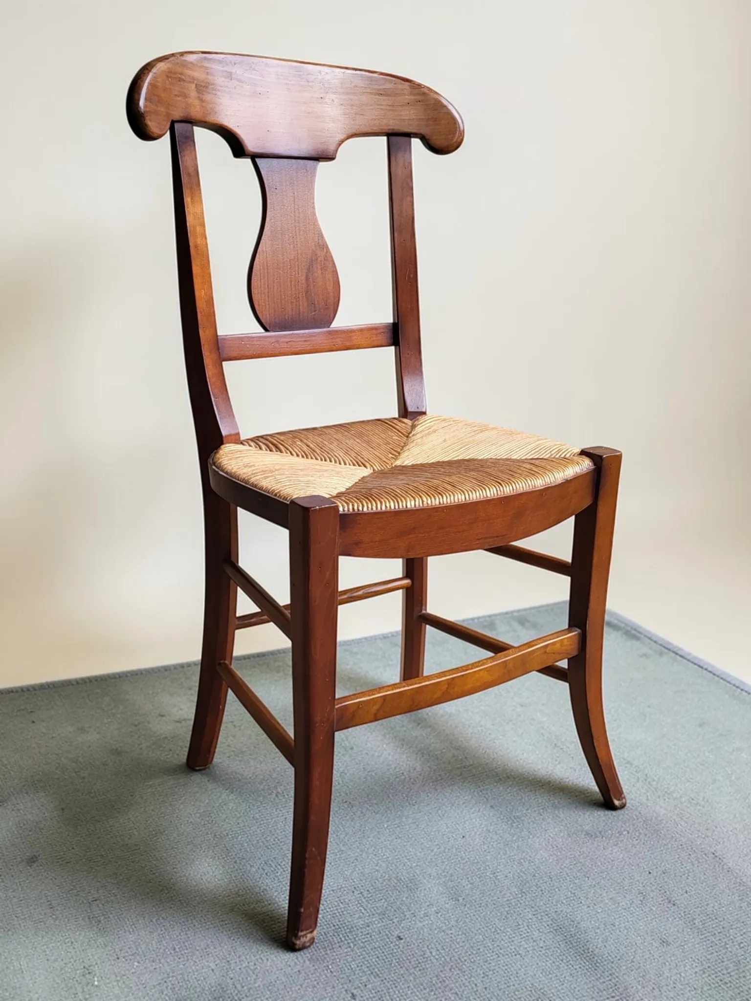 Chaise en merisier de style Directoire