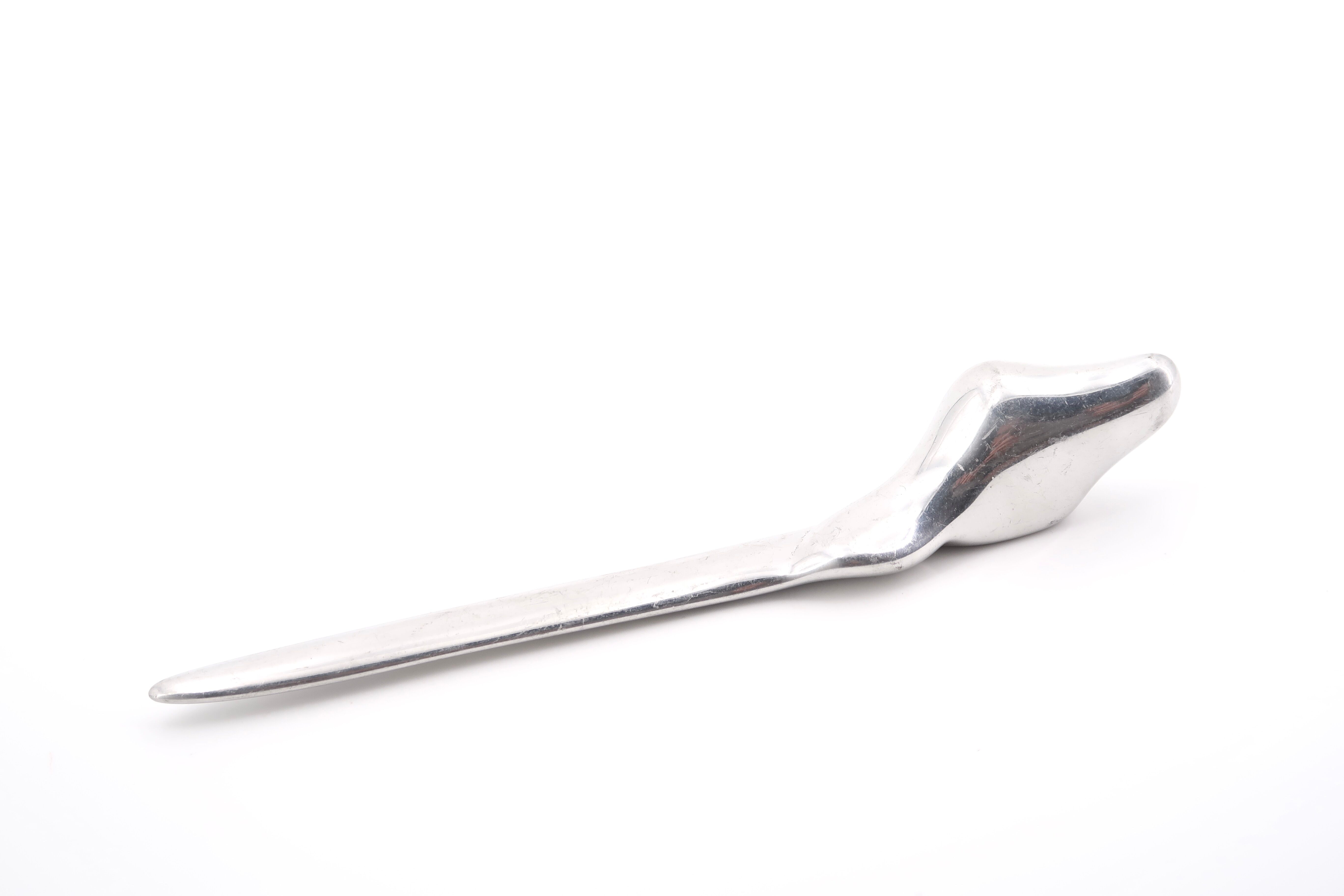 Coupe papier sculptural en aluminium Hoselton Canada