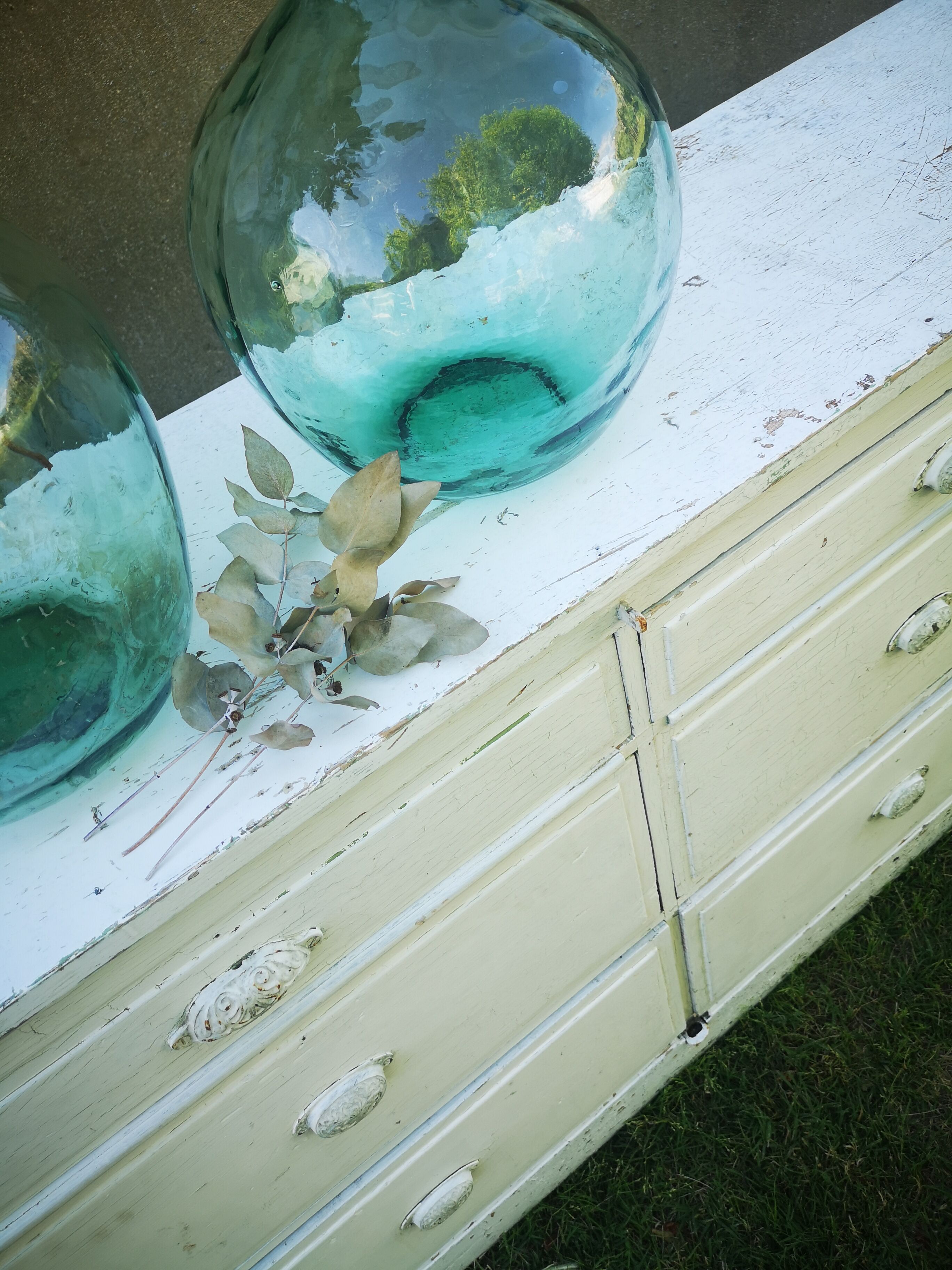 White craft furniture