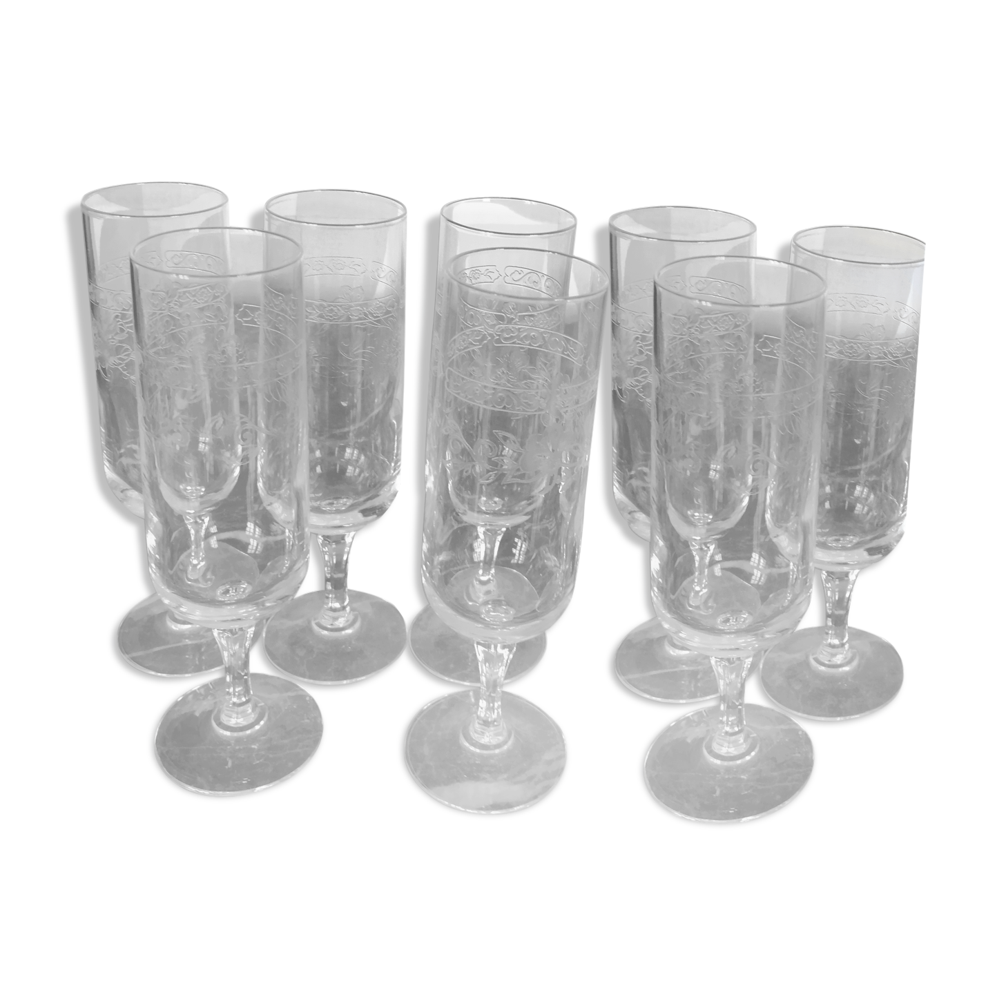 Lot of 8 engraved crystal champagne flutes