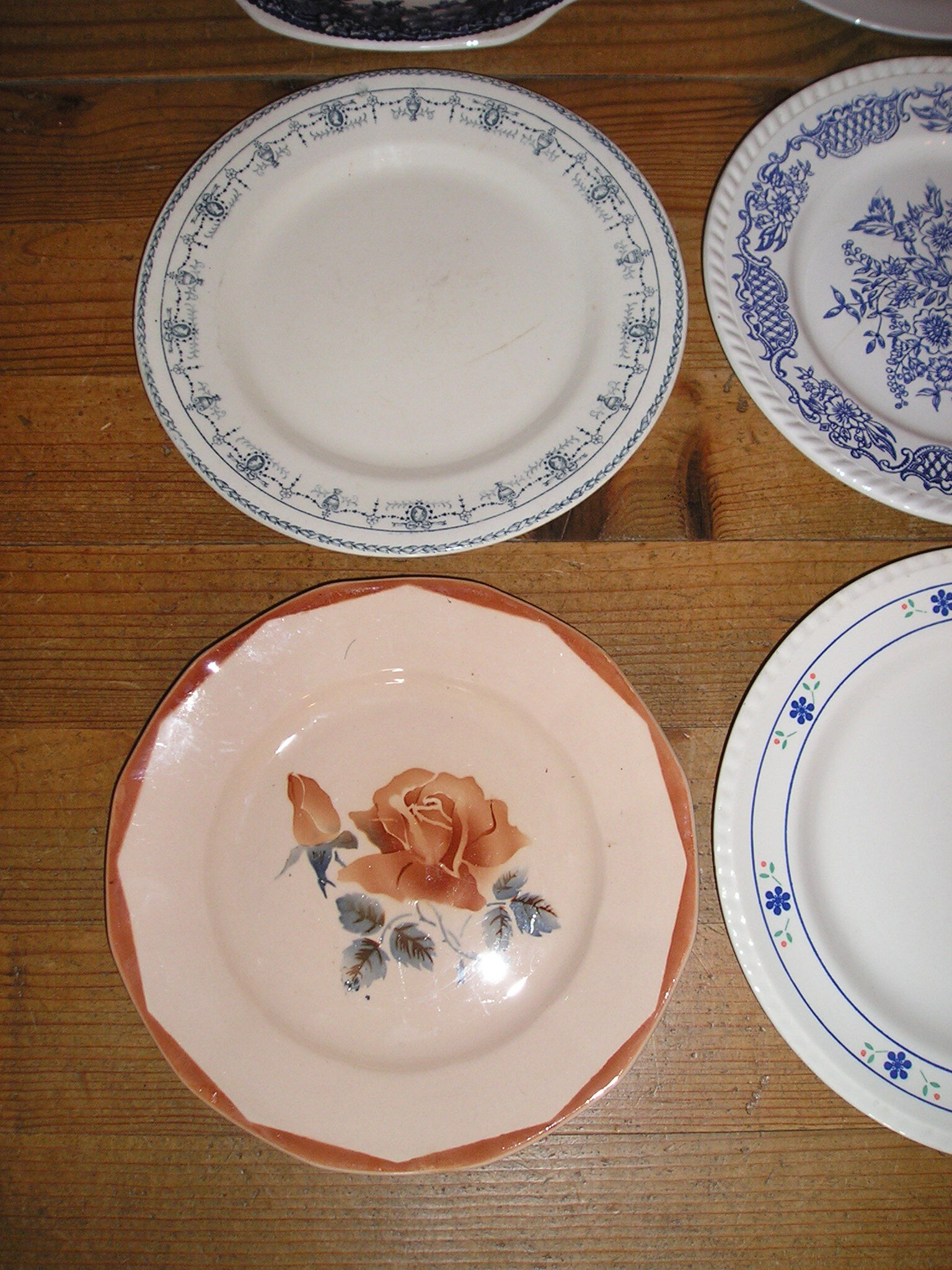 Set of 12 different flat plates