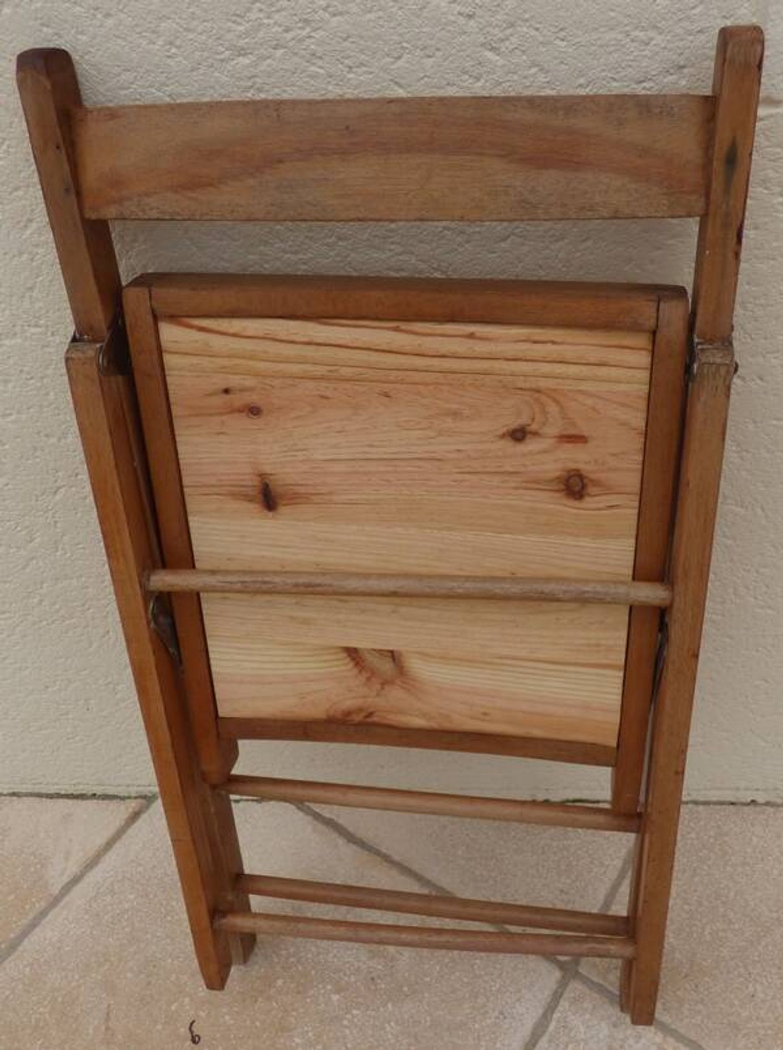 4 vintage varnished wooden folding chairs - Seats completely restored.
