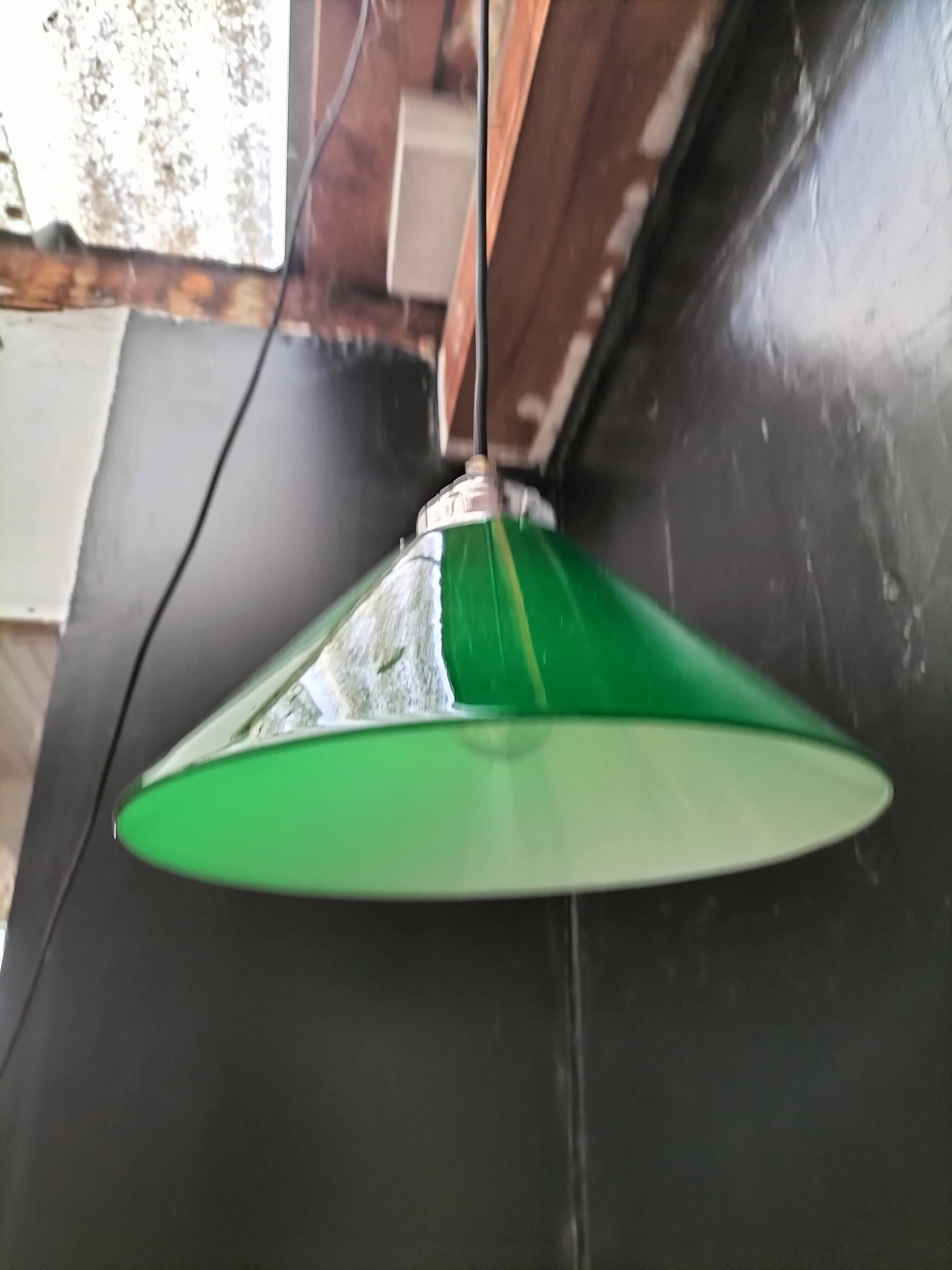 Green opaline cone suspension