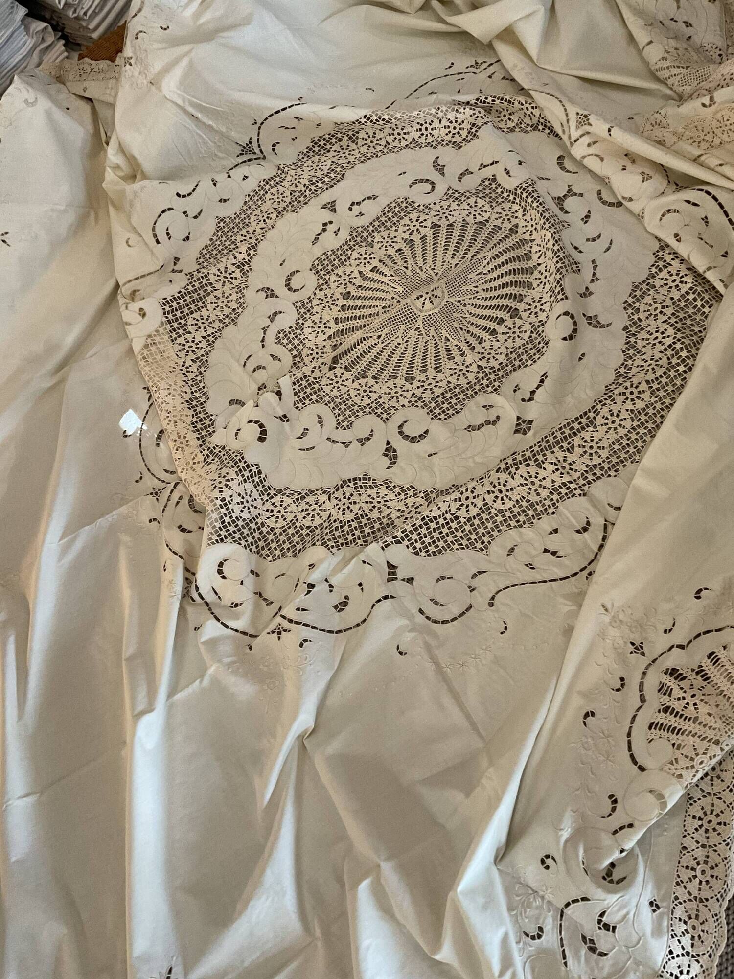 Richelieu embroidery tablecloth and crochet lace .268 x 237