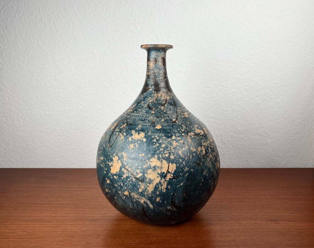Brutalist mid-century studio pottery vase by Gerhard Liebenthron, 1975.
