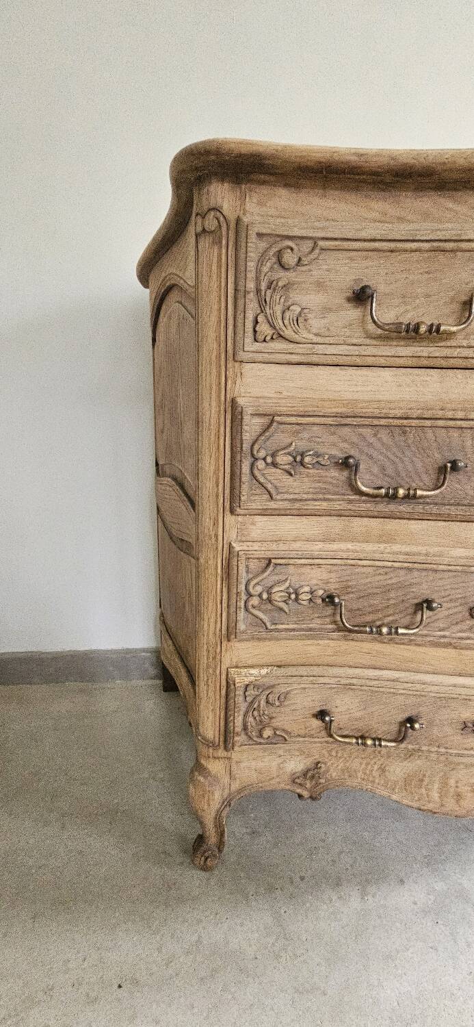 Louis XV style curved chest of drawers with 4 drawers in raw solid oak