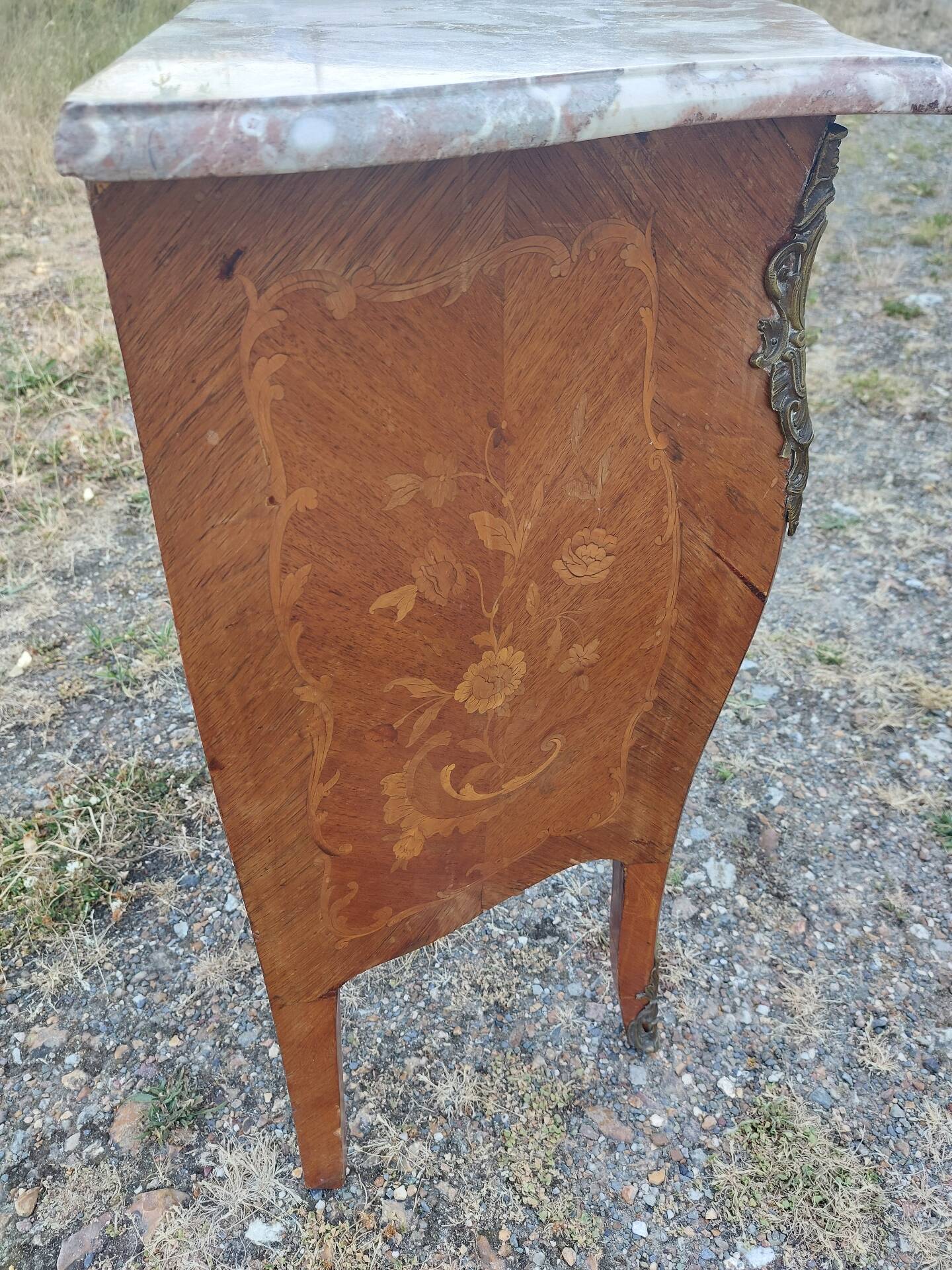 Curved commode in rosewood, Louis XV style.