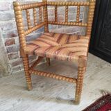 Mulched corner chair and light wood