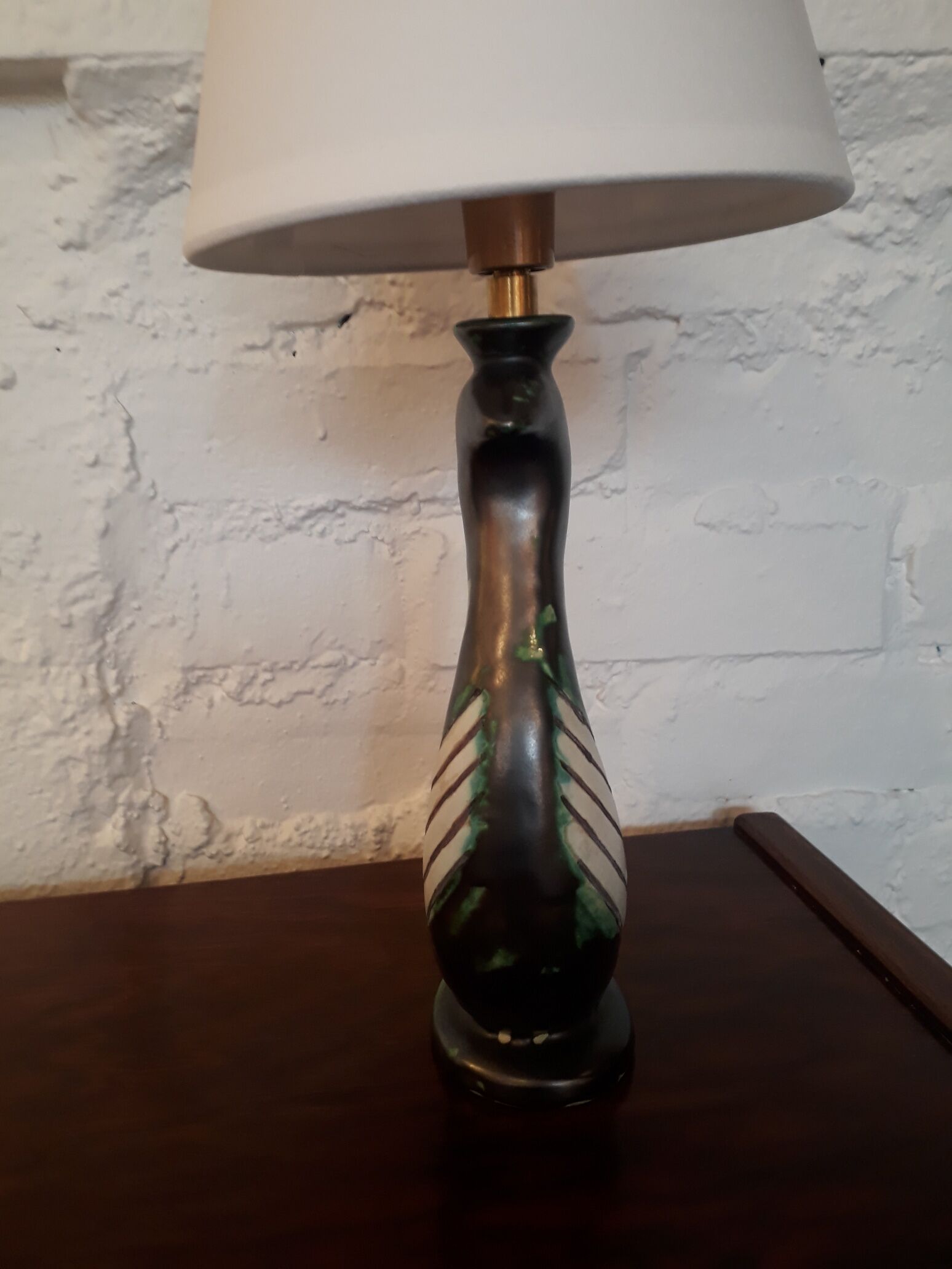 Small ceramic duck lamp