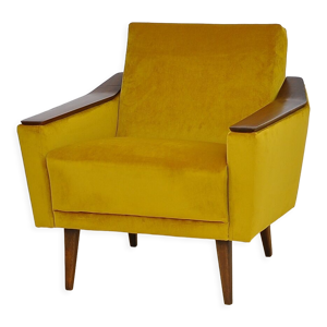 Fauteuil en velours jaune, années