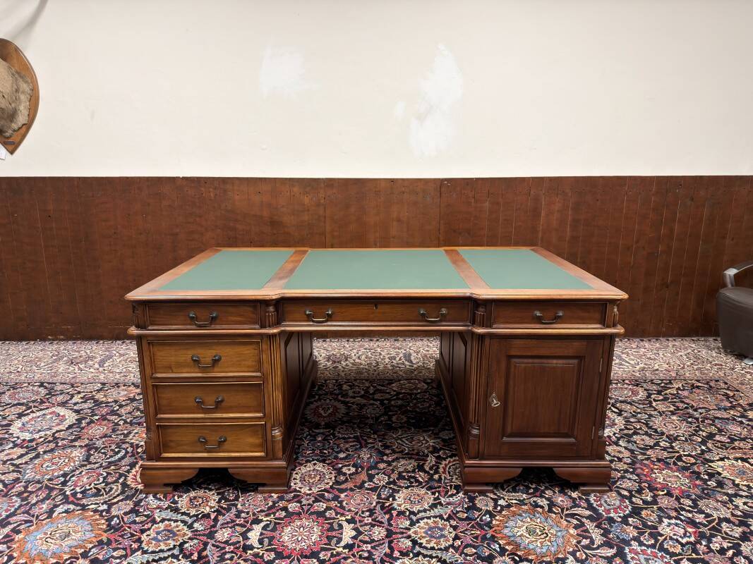 Classic English Partnerdesk Desk