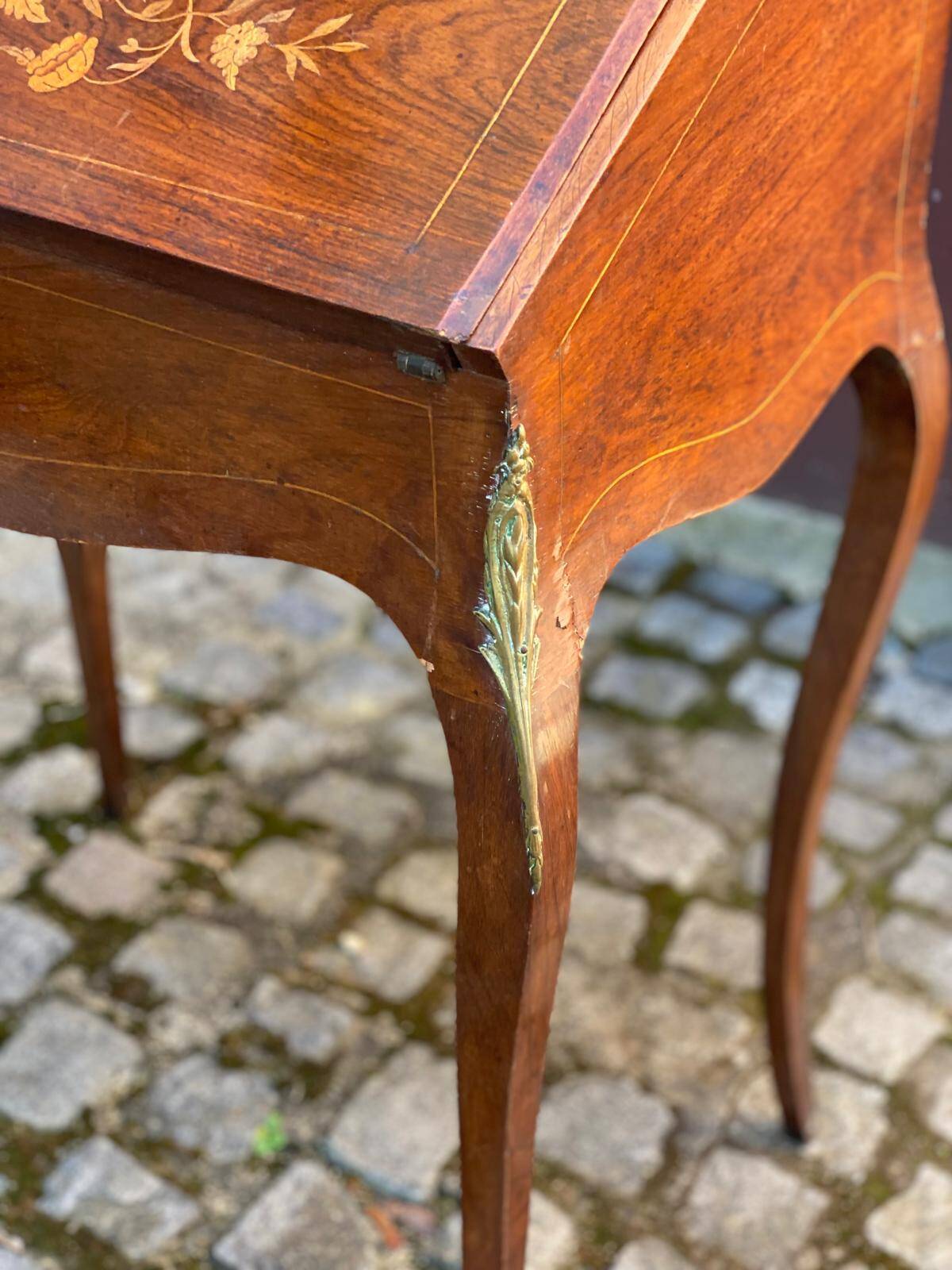 Louis XV sloping desk with gilded marquetry in Napoleon III period
