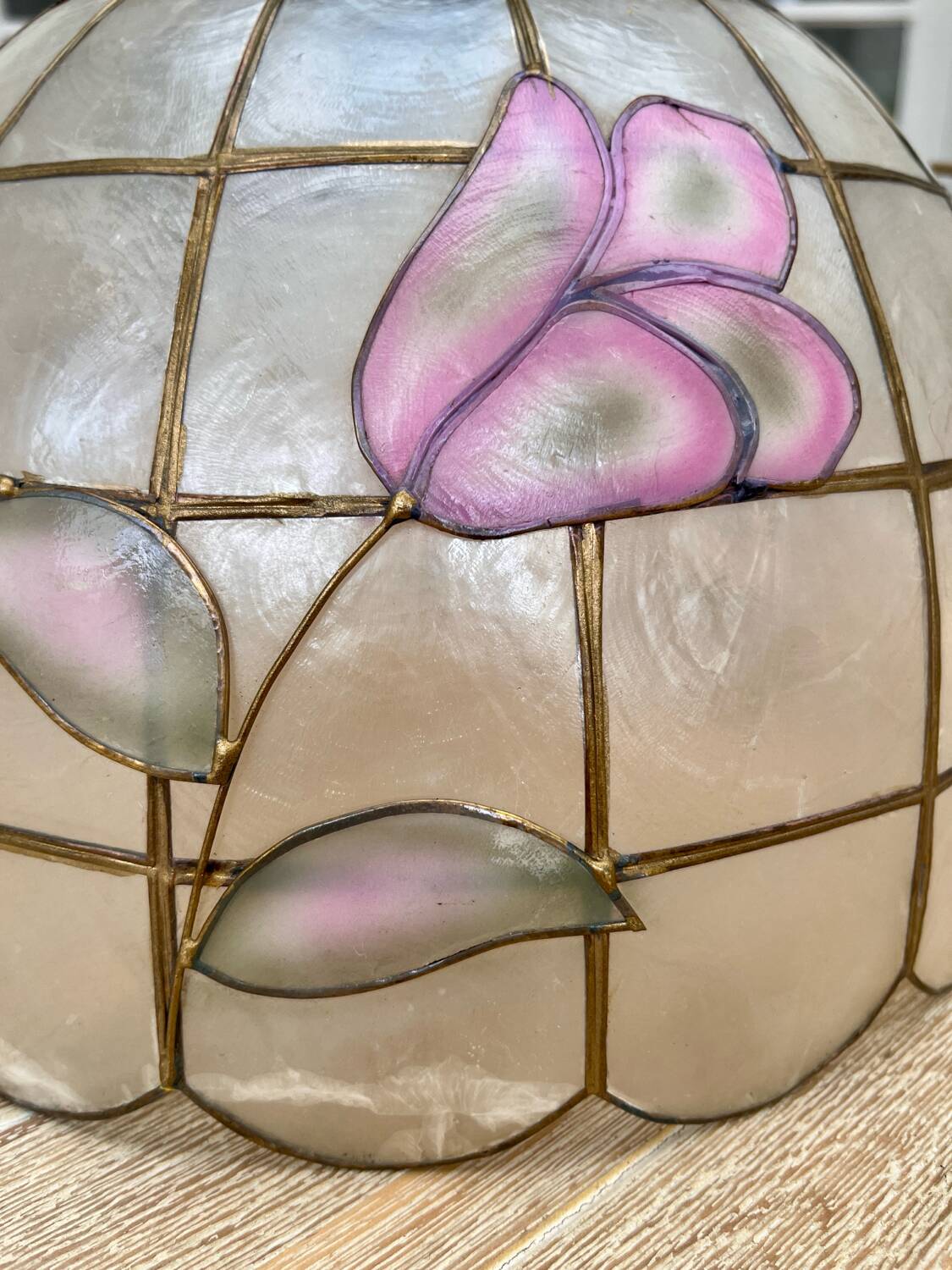 Mother-of-pearl pendant "Belle"