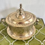 Boîte ou coffret ancien en laiton gravé