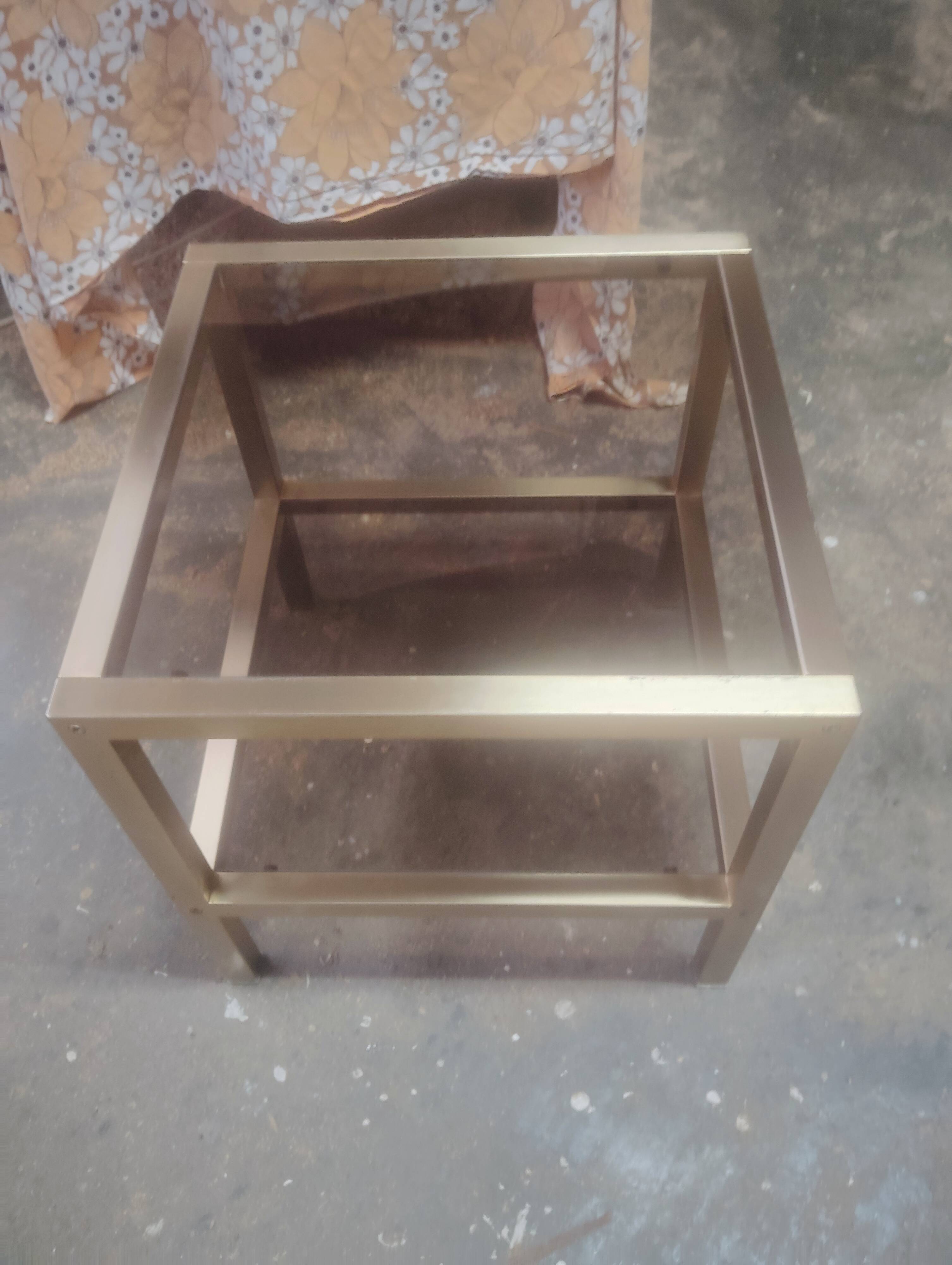 Table d'appoint metal doré et verre fumé