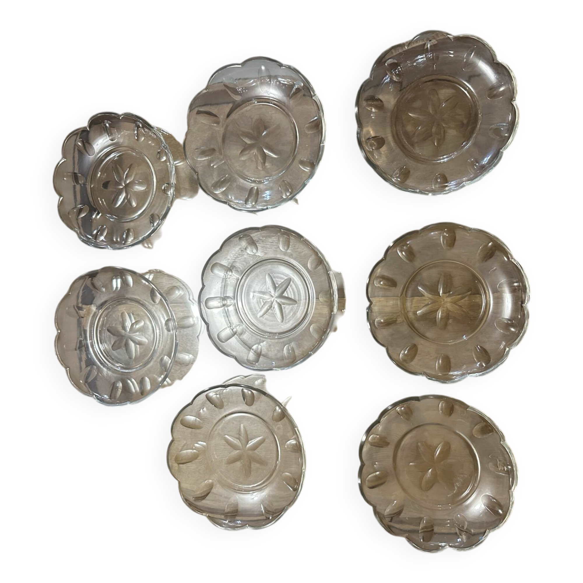 Set of 8 crystal bowls with floral decoration, France early 20th century.