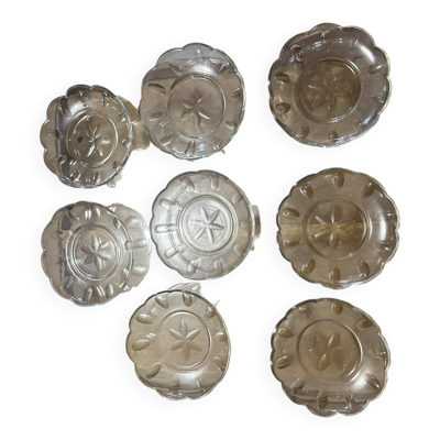 Lot de 8 coupelles en cristal à décor floral, France début XX e s