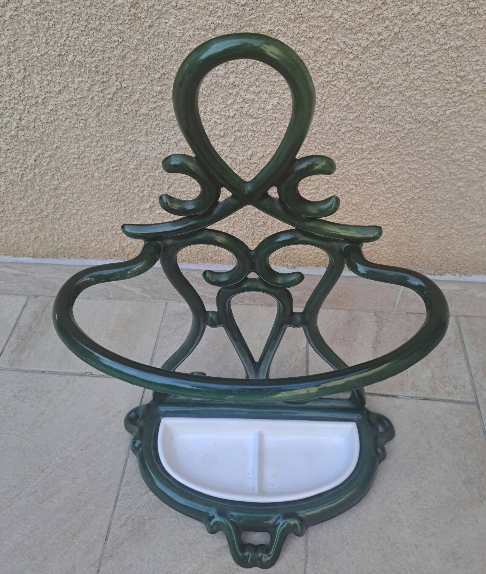 Enamelled cast iron umbrella stand