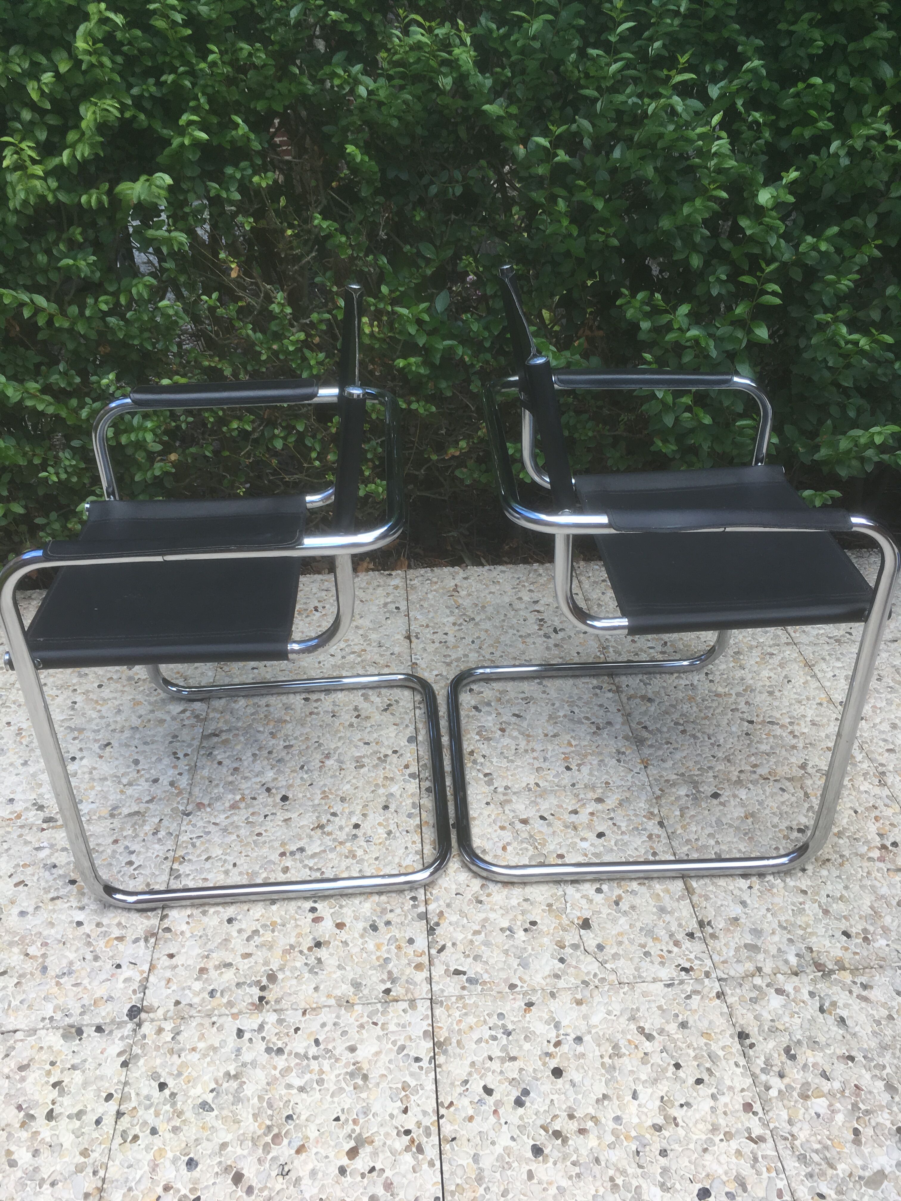 Pair of armchairs design Mateo Grassi