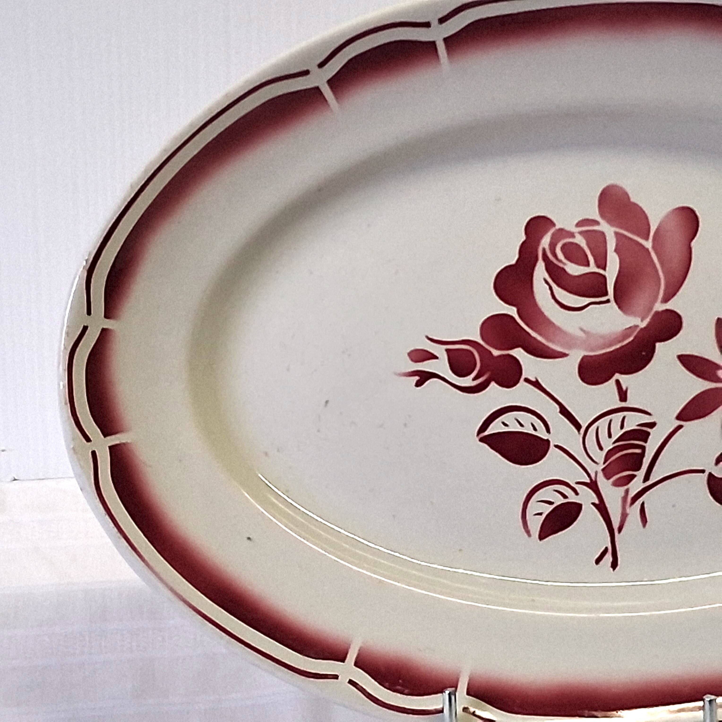 Very pretty antique oval platter in very good condition