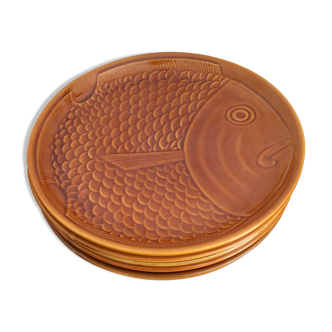 Lot 6 of plates