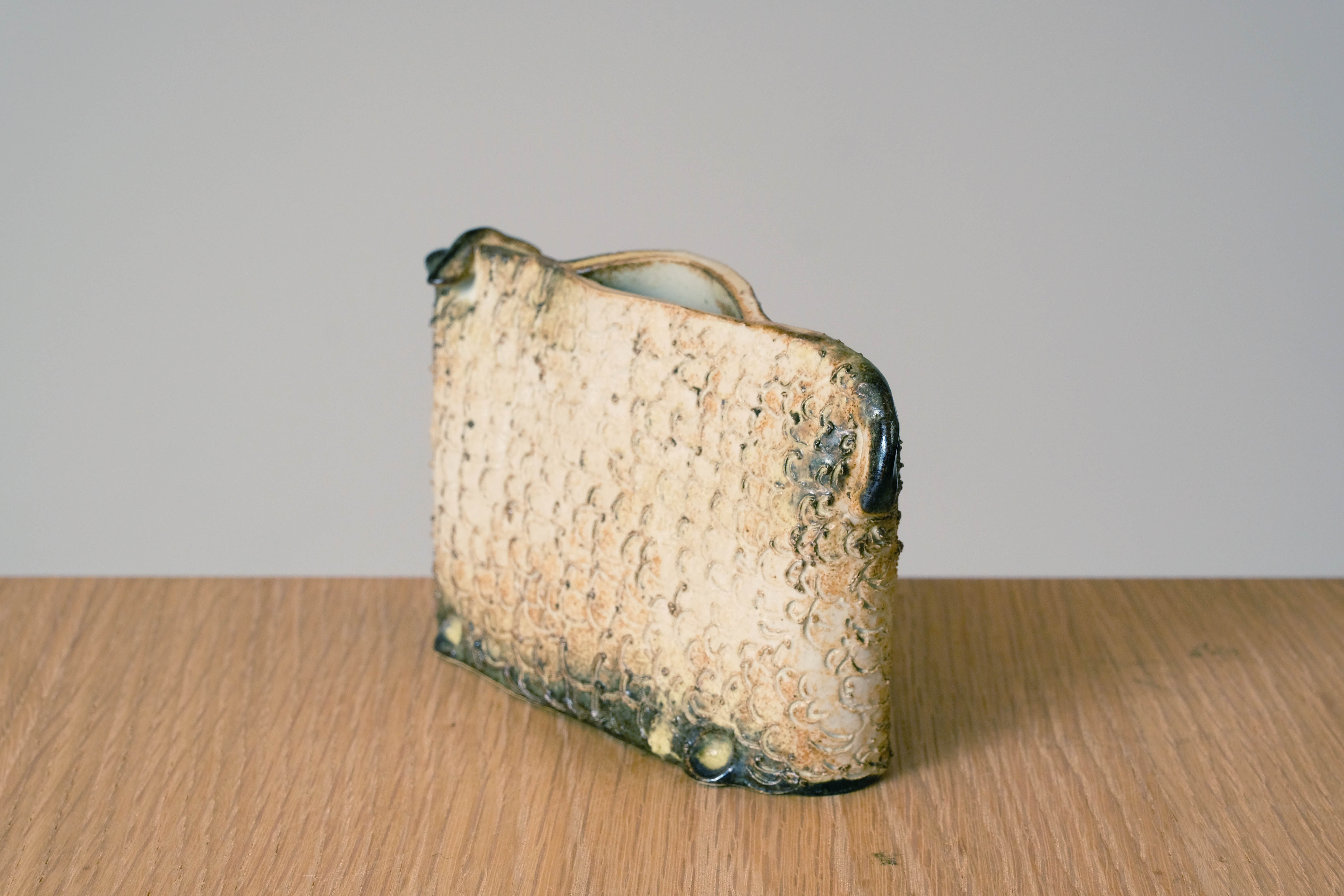 Sheep-shaped vase 1980's