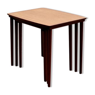 Ensemble de tables gigognes danoises en teck du milieu du siècle, tables basses ou canapés, Denkmark1950s