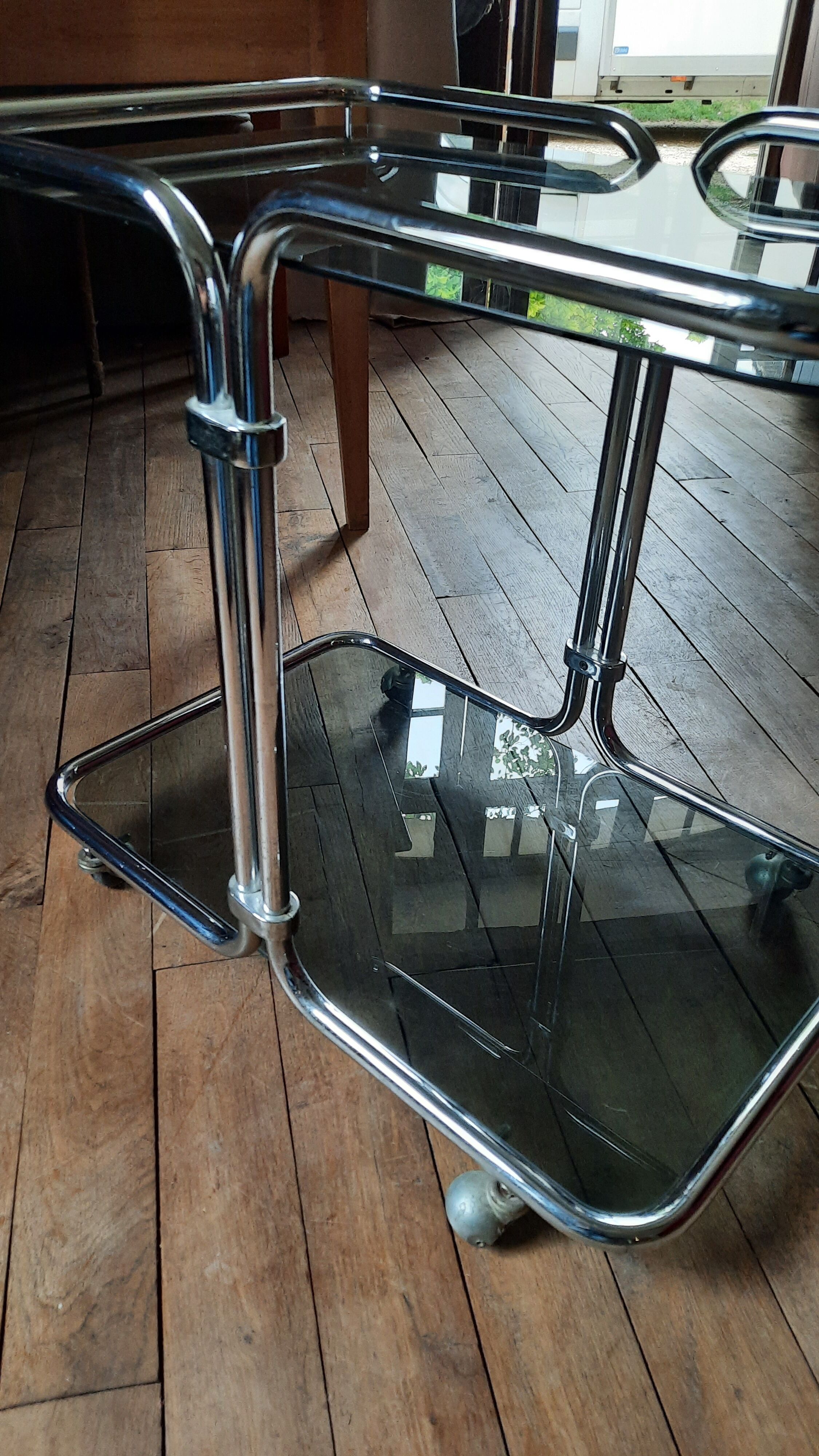 Vintage chrome metal wheel service