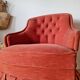 Fauteuil crapaud en velours rouge - jupe