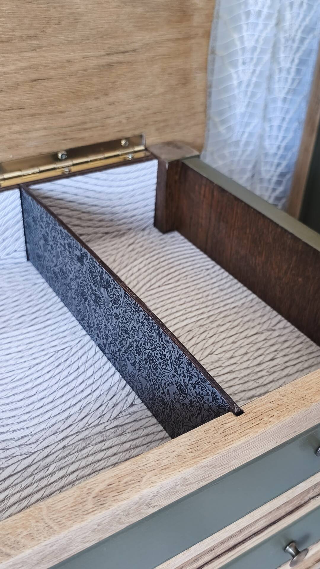 Small chest of drawers/nightstand