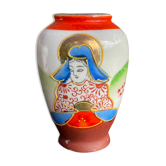 Vase à décoration de personnage japonais
