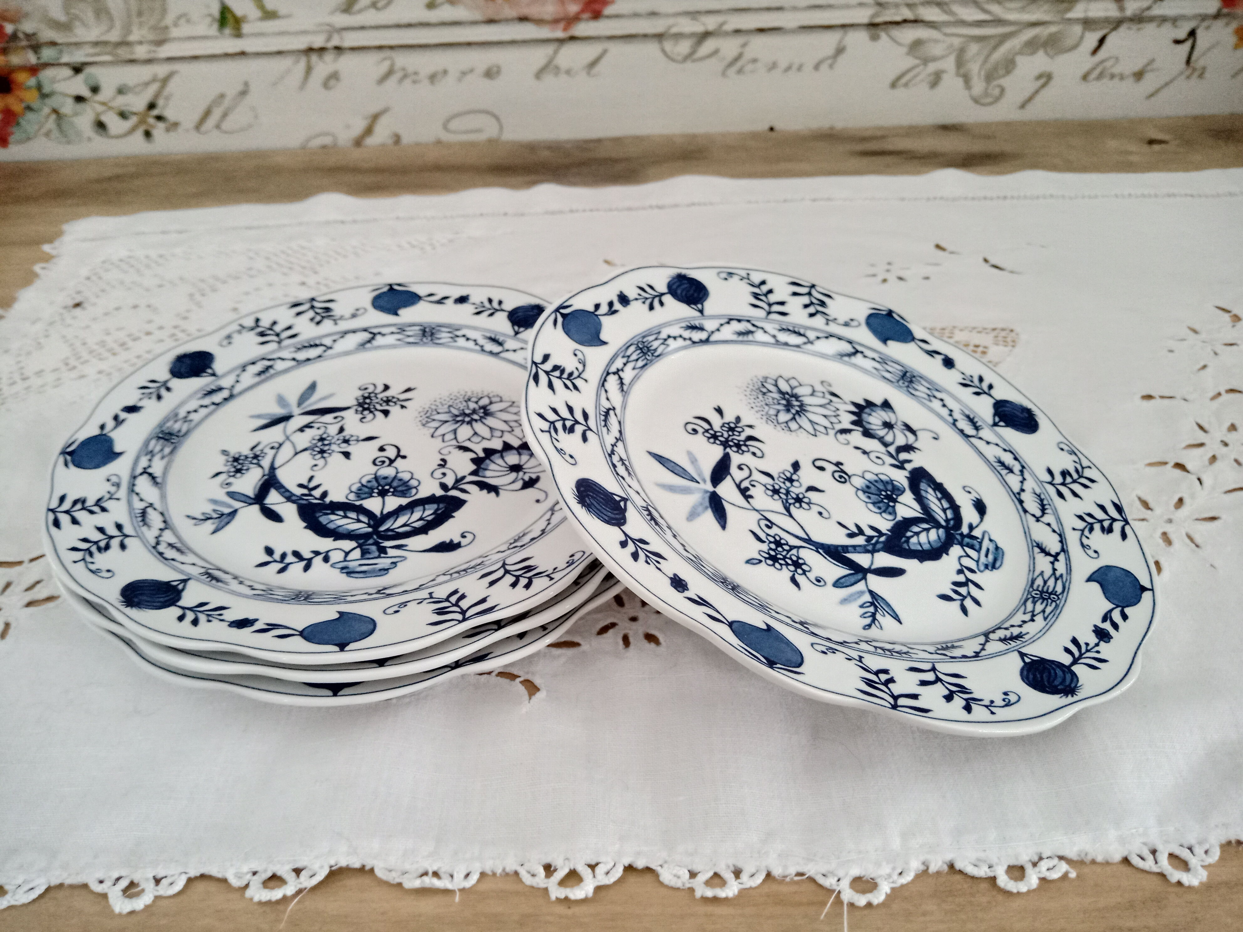 Set of 4 Royal Boch dessert plates in white earthenware floral décor roy blue