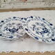 Lot de 4 assiettes à dessert Royal Boch en faïence blanche décor floral bleu roy