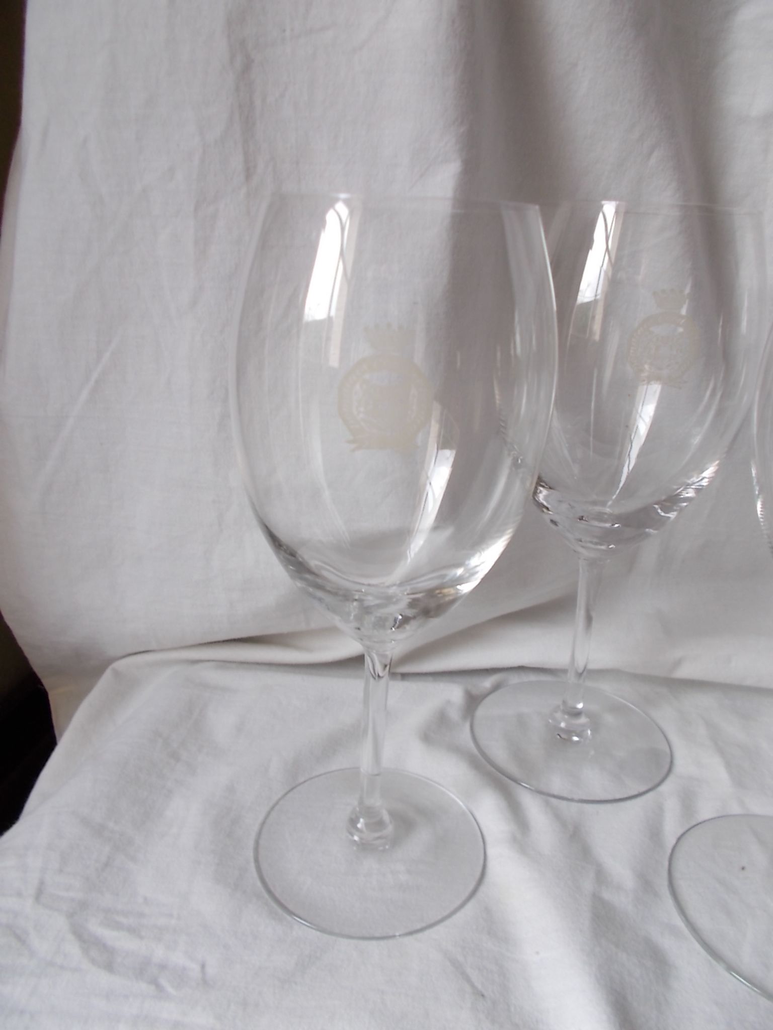 Set of 6 large Bordeaux wine glasses in crystal.