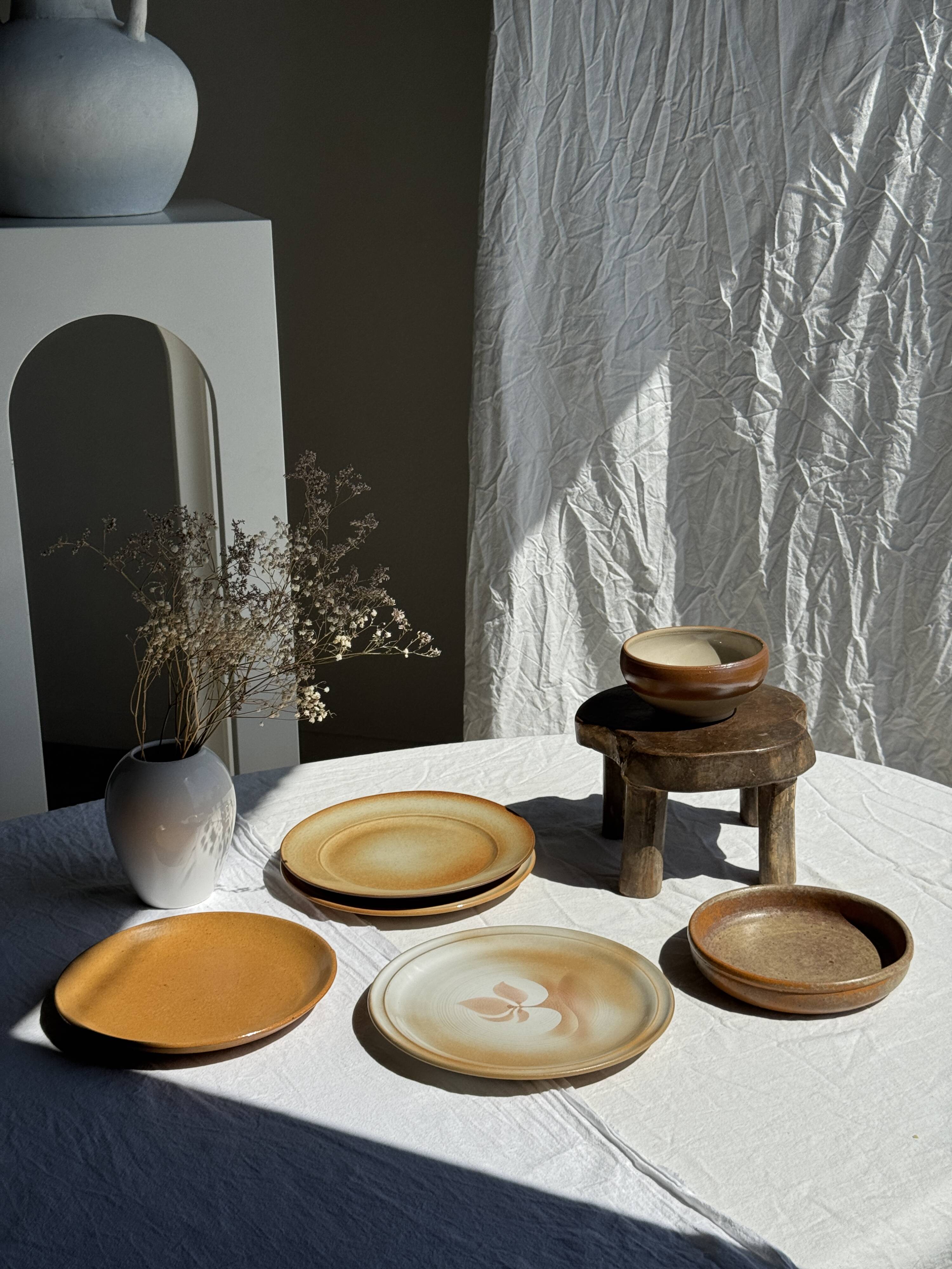 Set of 4 vintage stoneware plates, including 2 with floral motifs