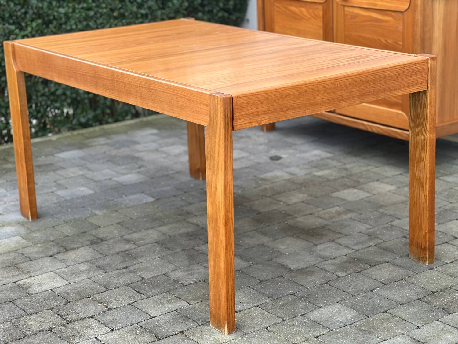 Maison Regain dining table