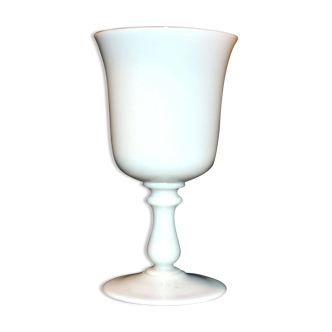 Verre calice en opaline blanche, Portieux Vallerysthal, vers 1900