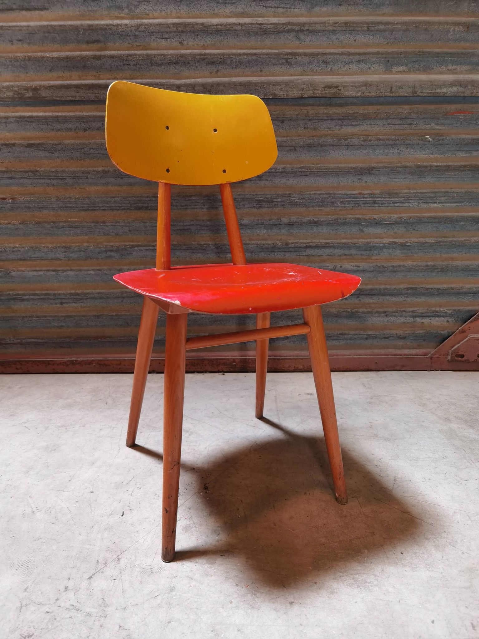 Paire de chaises en bois ton  république tchèque 1960