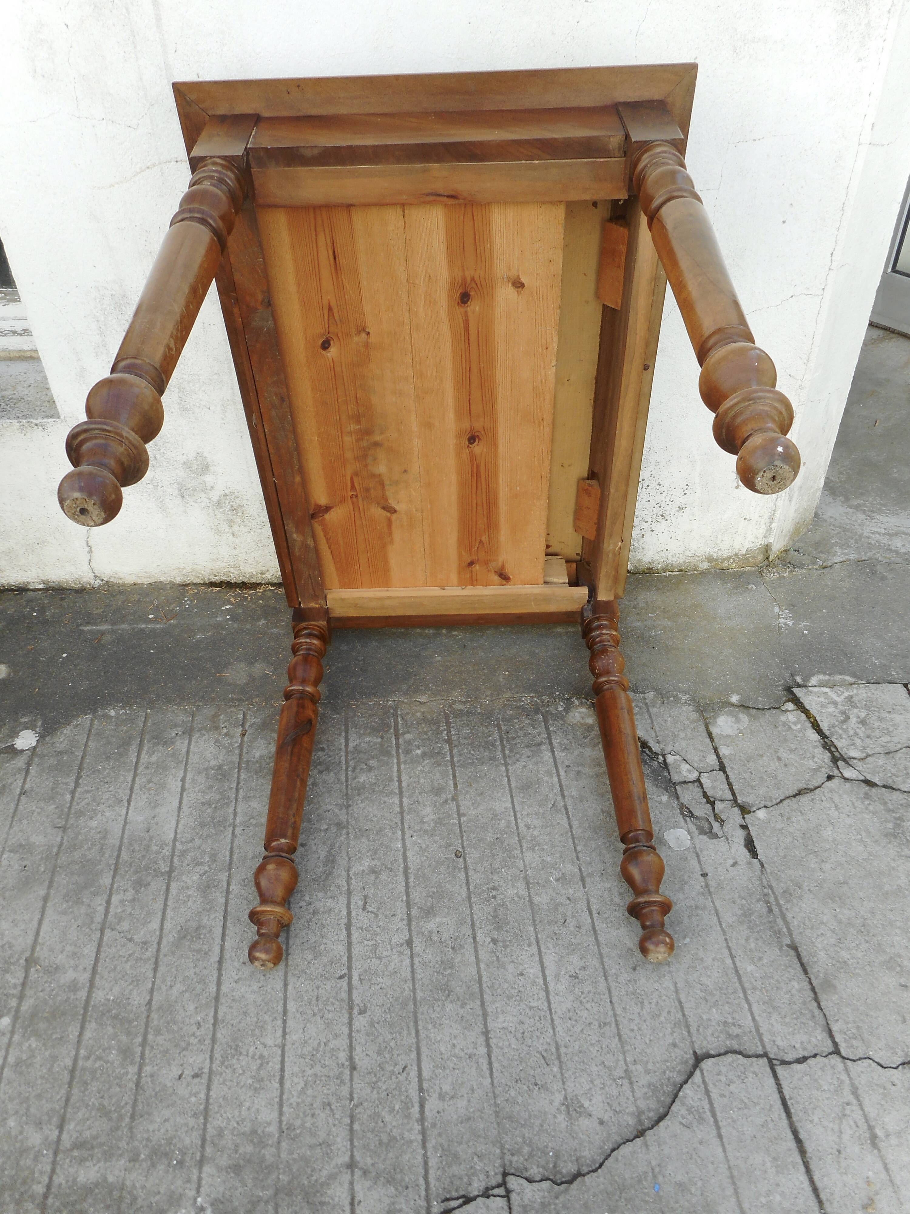 Writing table