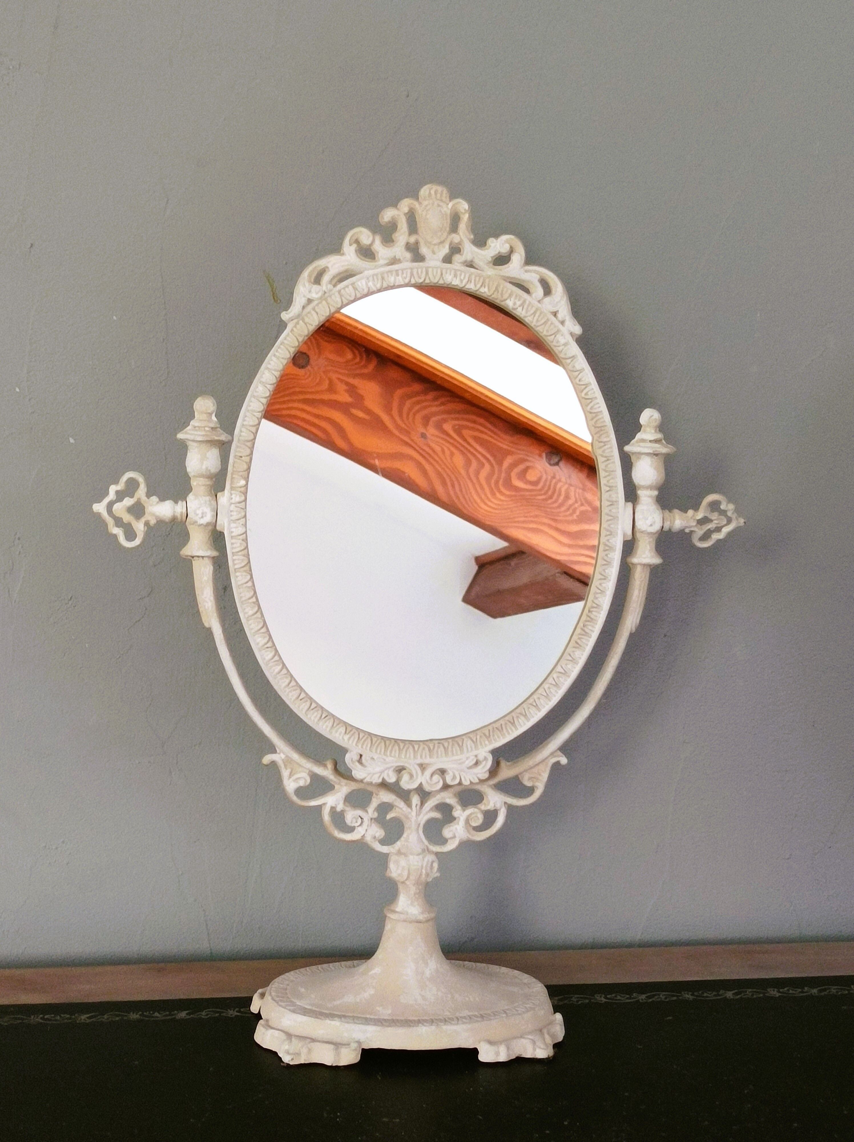 White table psyche mirror